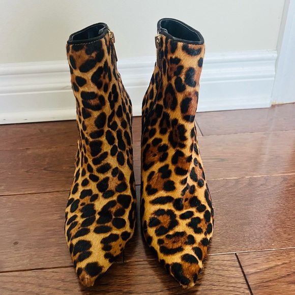 Vince Camuto Shoes - Vince Camuto Brown and Black furAnkle Booties size 7.5